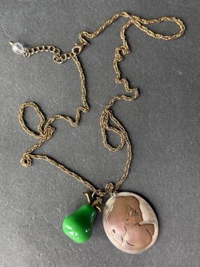 Vintage Style Charm Pear Cameo Necklace